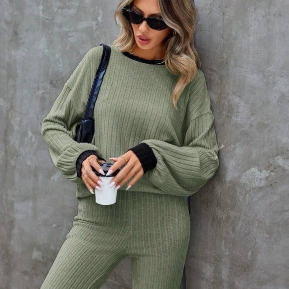 Essnce Women's Color Block Knitted Ribbed Two Piece Set With Border Decoration - Picture 5 of 6